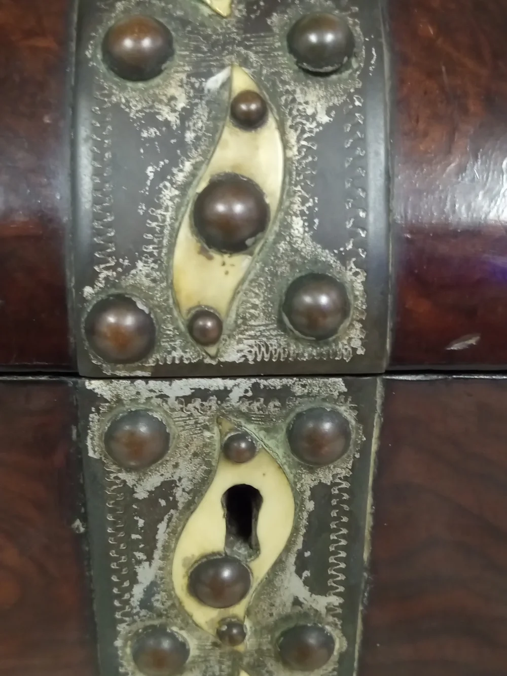 19th Century Burled Walnut Wood English Tea Box With Bone Details